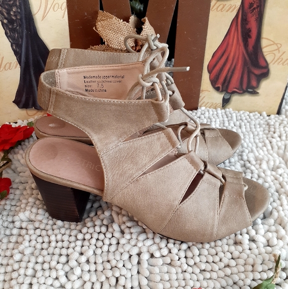 Restricted ankle open toe shoes size 7.5 - Picture 2 of 5